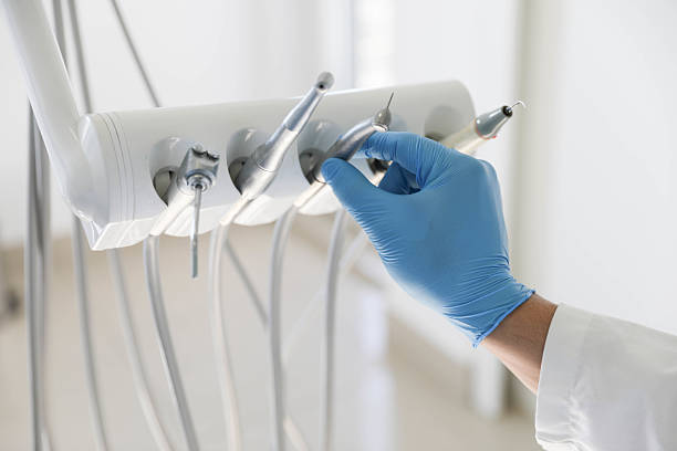 Professional Tooth Extraction technician working in Ecru, MS